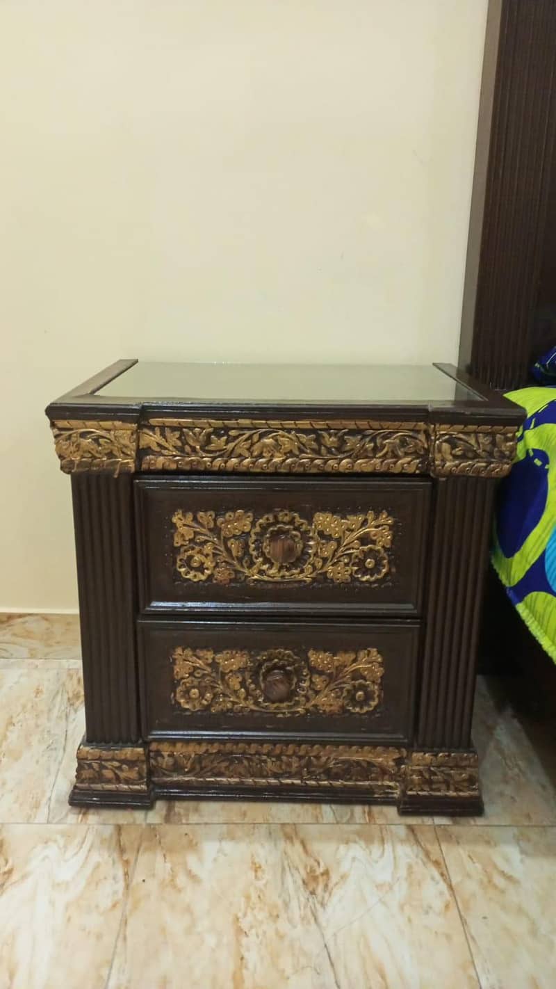 Bed, 2 side tables, dressing table. 4