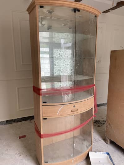 Showcase in perfect condition