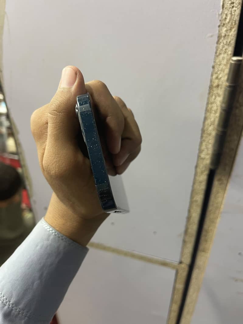 Apple iPhone 13 1