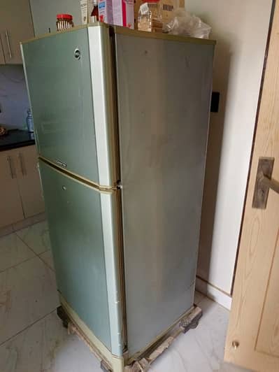 Used Fridge for sale . size: 14 cubic feet