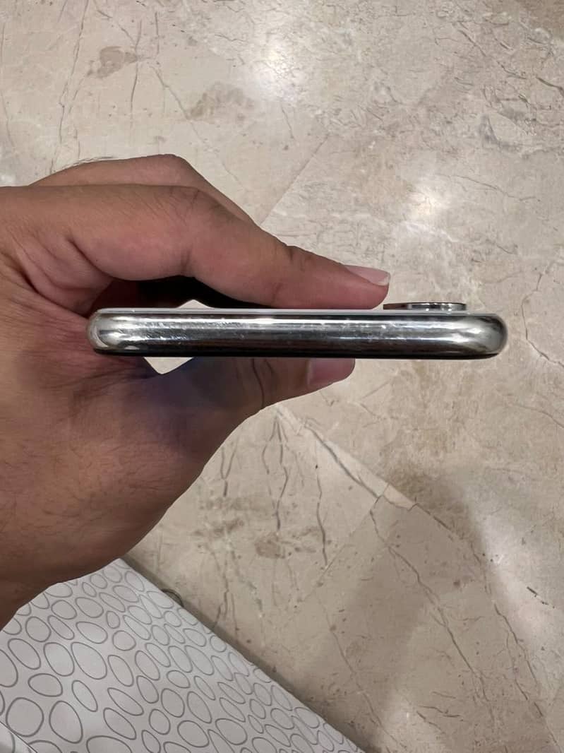 Apple iPhone X 3