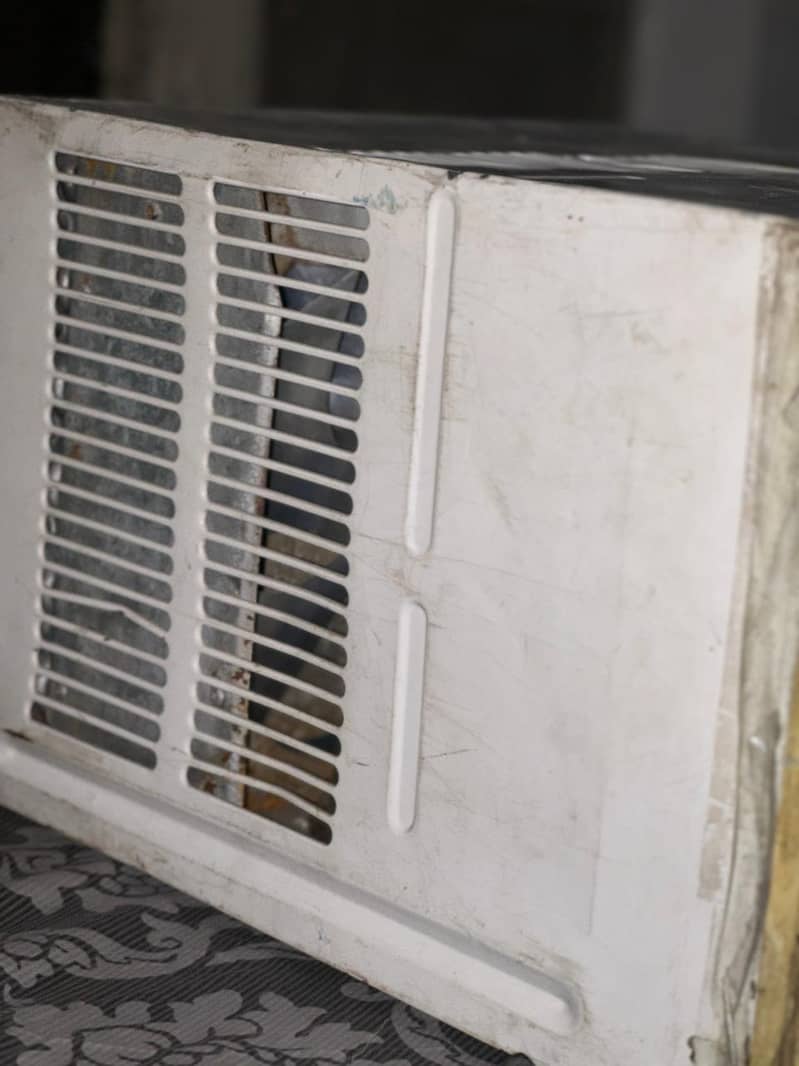 میڈیا ونڈو اے سی برائے فروخت – بہترین کولنگ، مکمل ورکنگ کنڈیشن 10