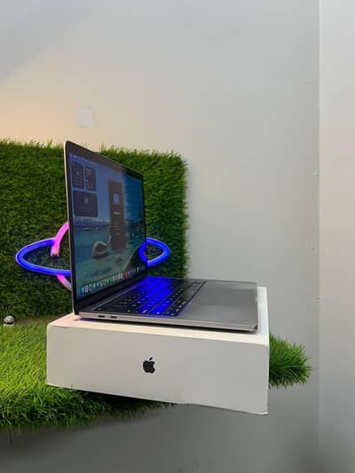 apple MacBook pro m2 pro chip 512 gb