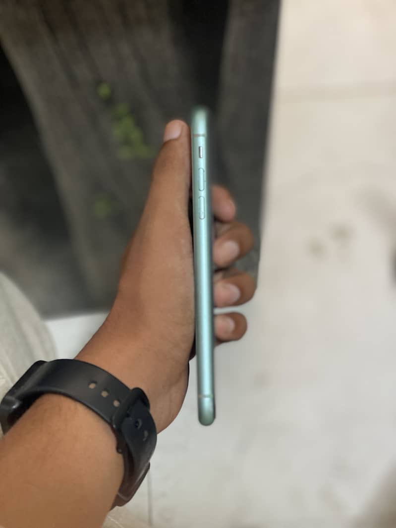 Apple iPhone 11 3