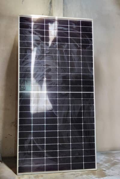 solar panels 550 watt fresh condition 6 pcs aik panels 17000