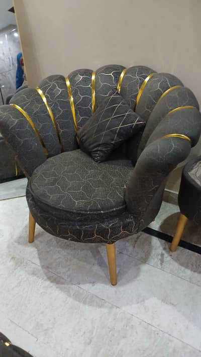 new set 5 setter with coffee table