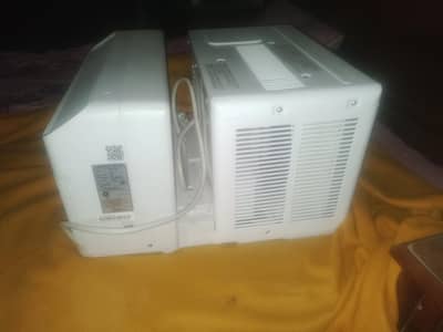 1 ton acc best condition and low electric bill best all over