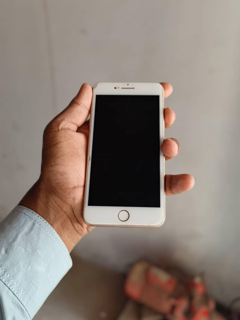 Apple iPhone 8 Plus 3