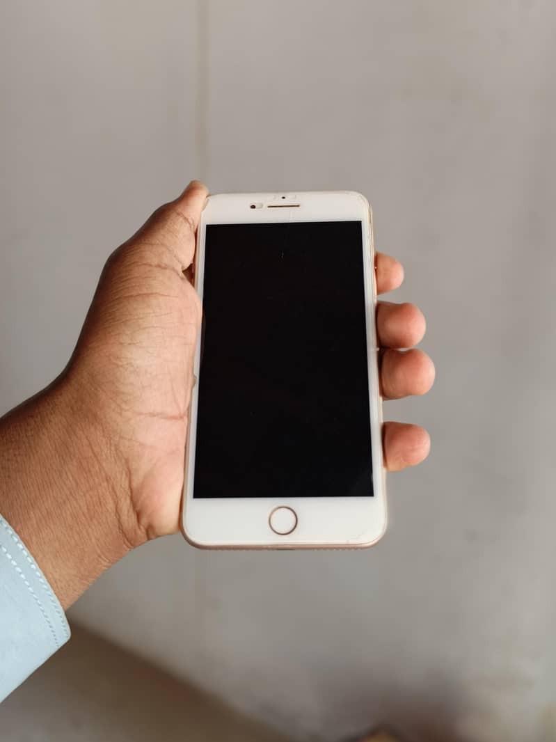 Apple iPhone 8 Plus 4