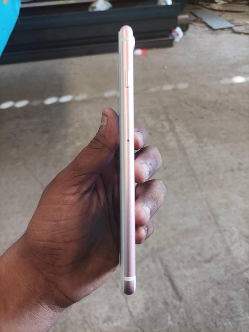 Apple iPhone 7 Plus 5