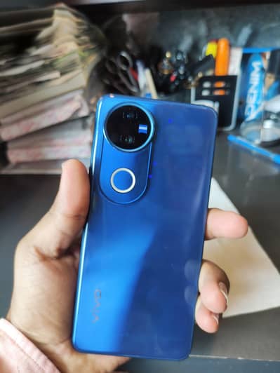 Vivo V50