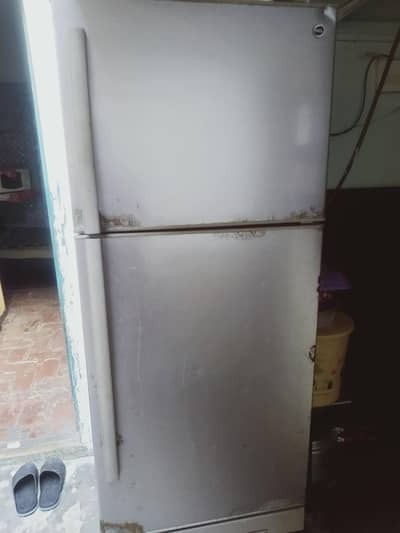pel fridge for sale in gunien condition