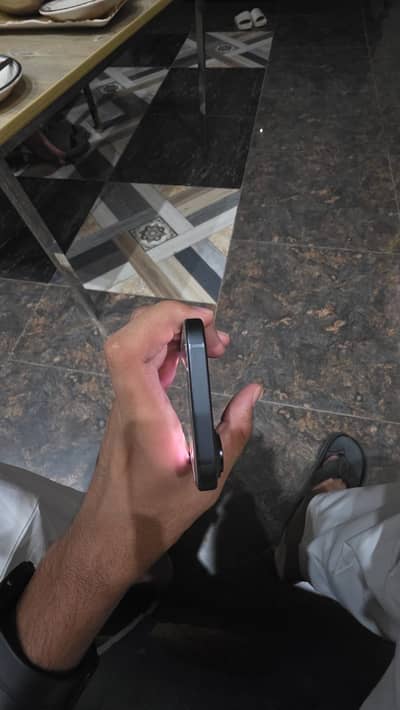 Apple iPhone 16