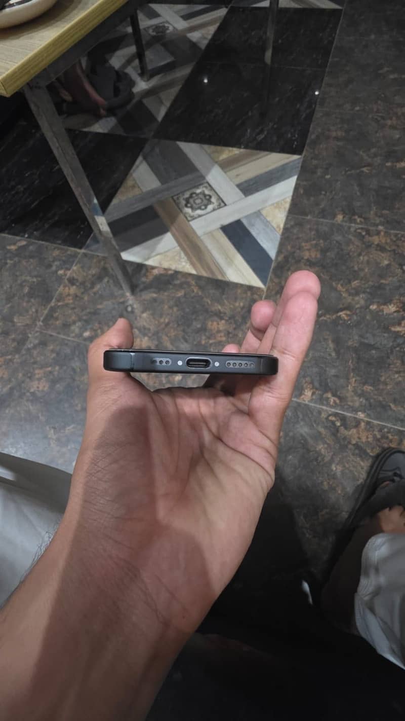 Apple iPhone 16 1