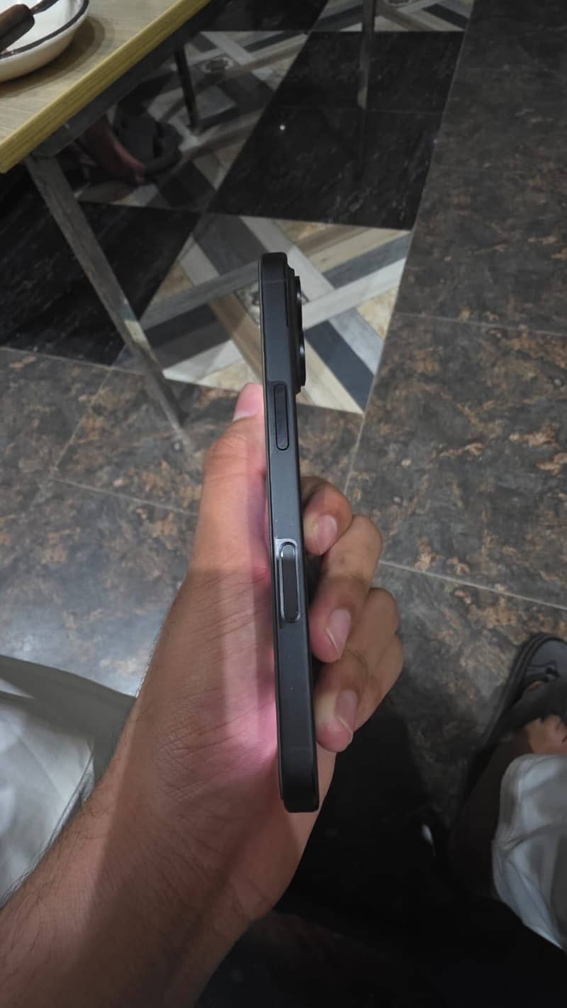 Apple iPhone 16 2