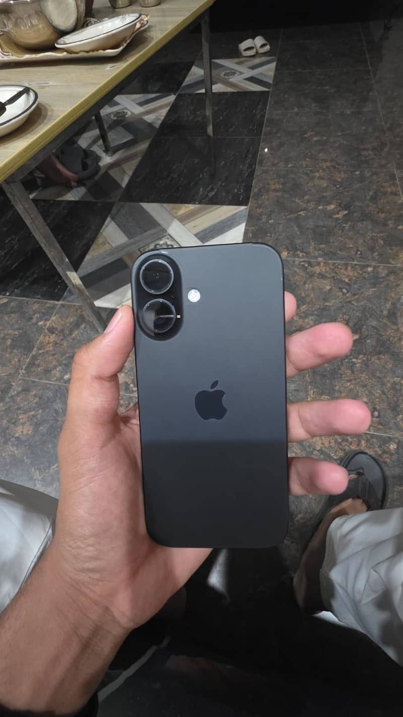 Apple iPhone 16 3
