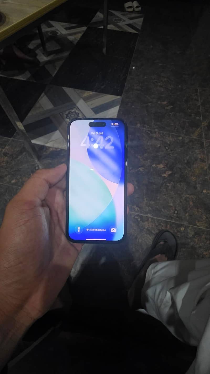 Apple iPhone 16 6