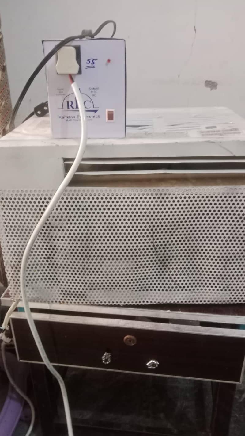 window AC 0