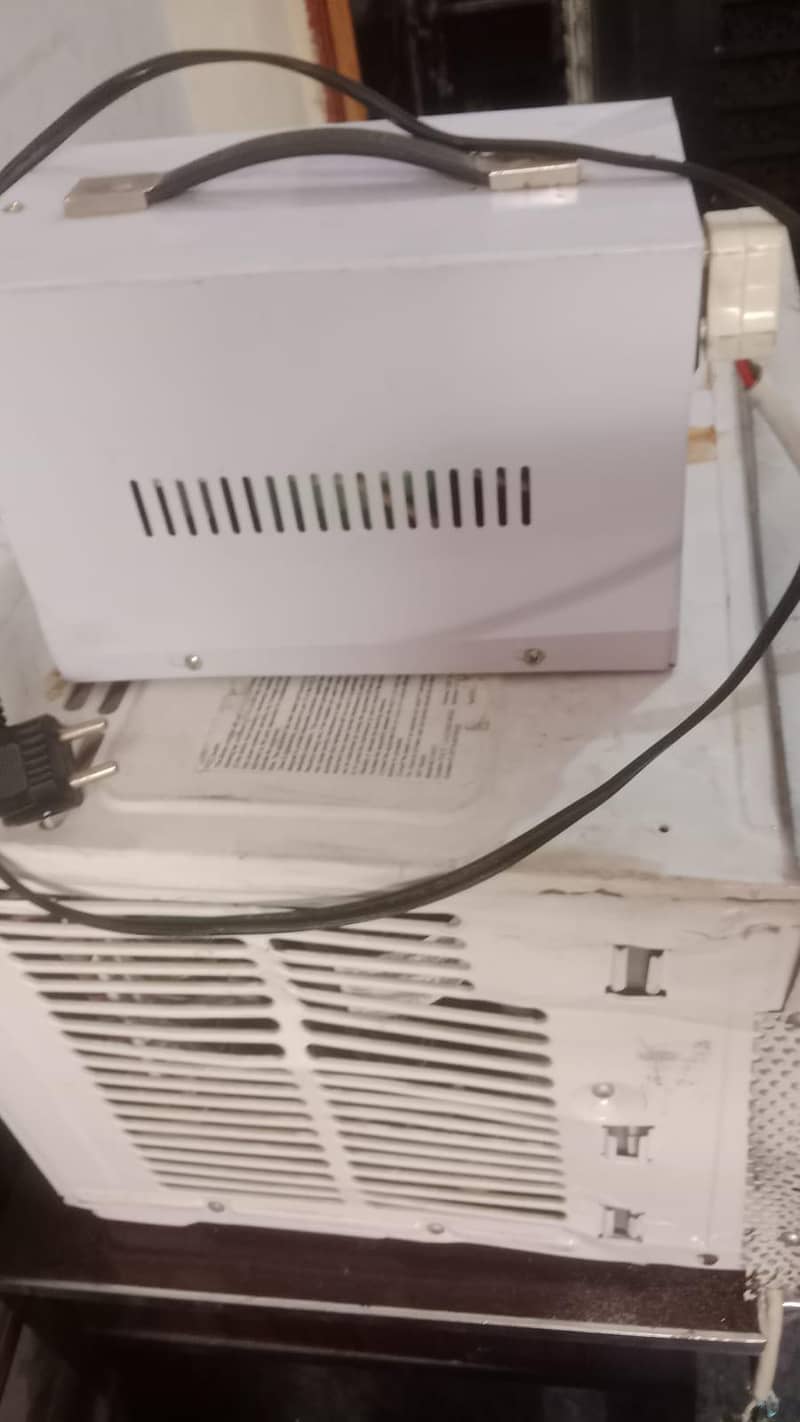 window AC 3