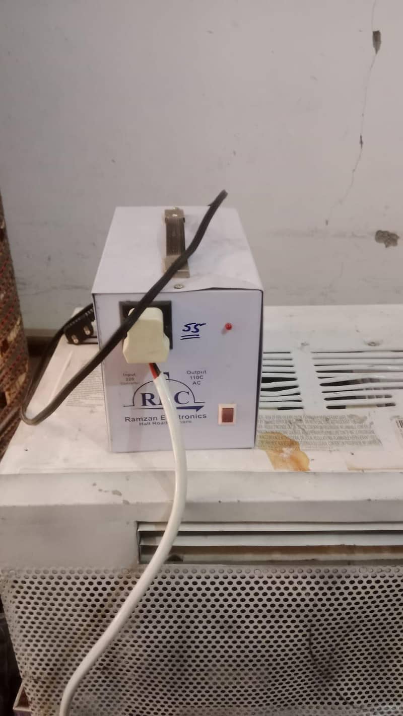 window AC 4