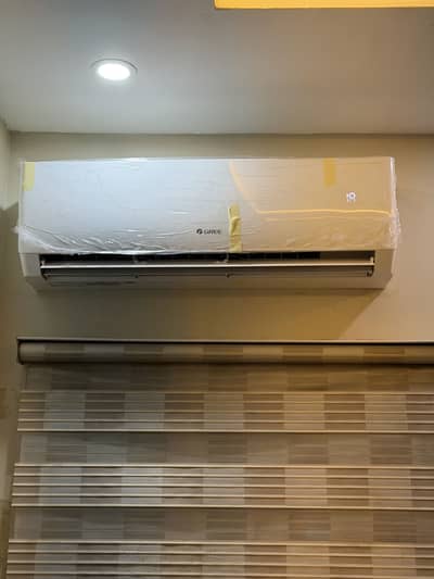 Gree 1.5 ton inverter Ac only 7 Days Used Urgent Sale