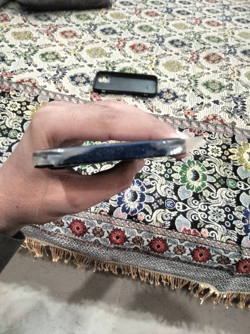 Apple iPhone 12 1