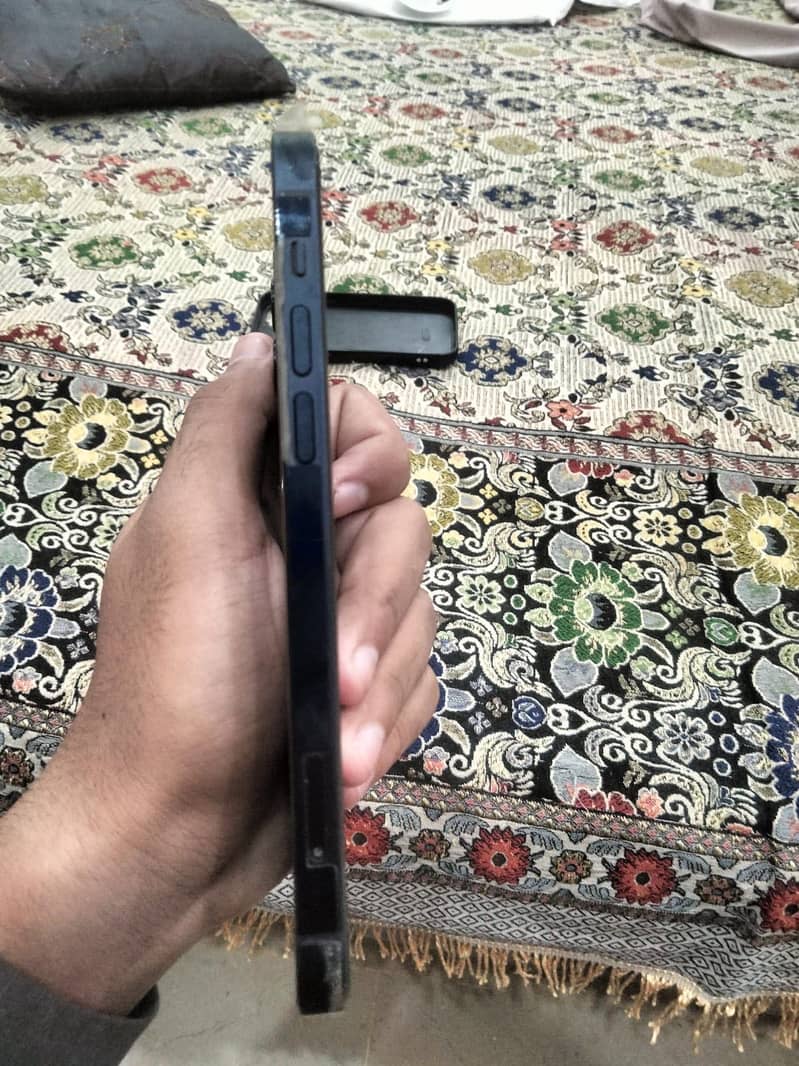 Apple iPhone 12 2