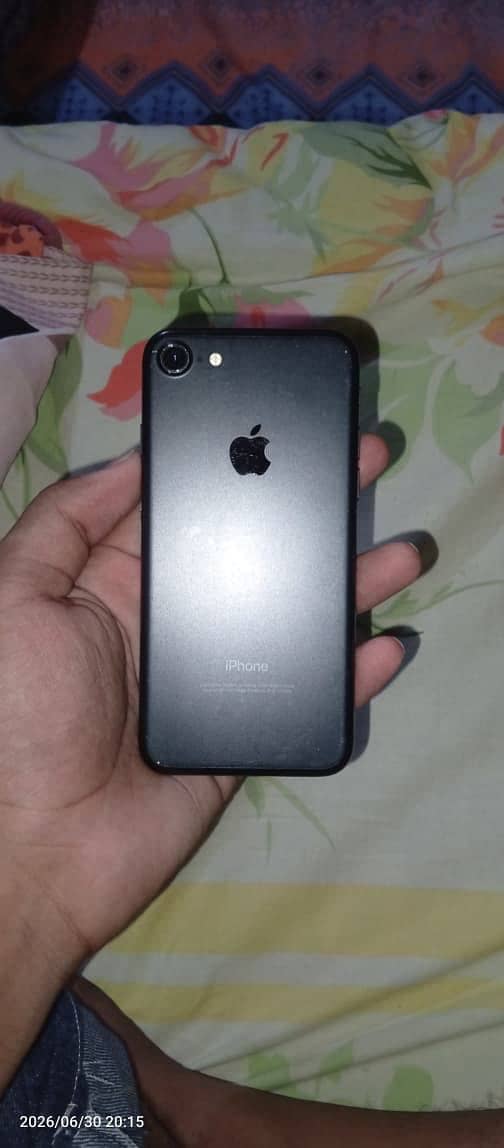 Apple iPhone 7 0