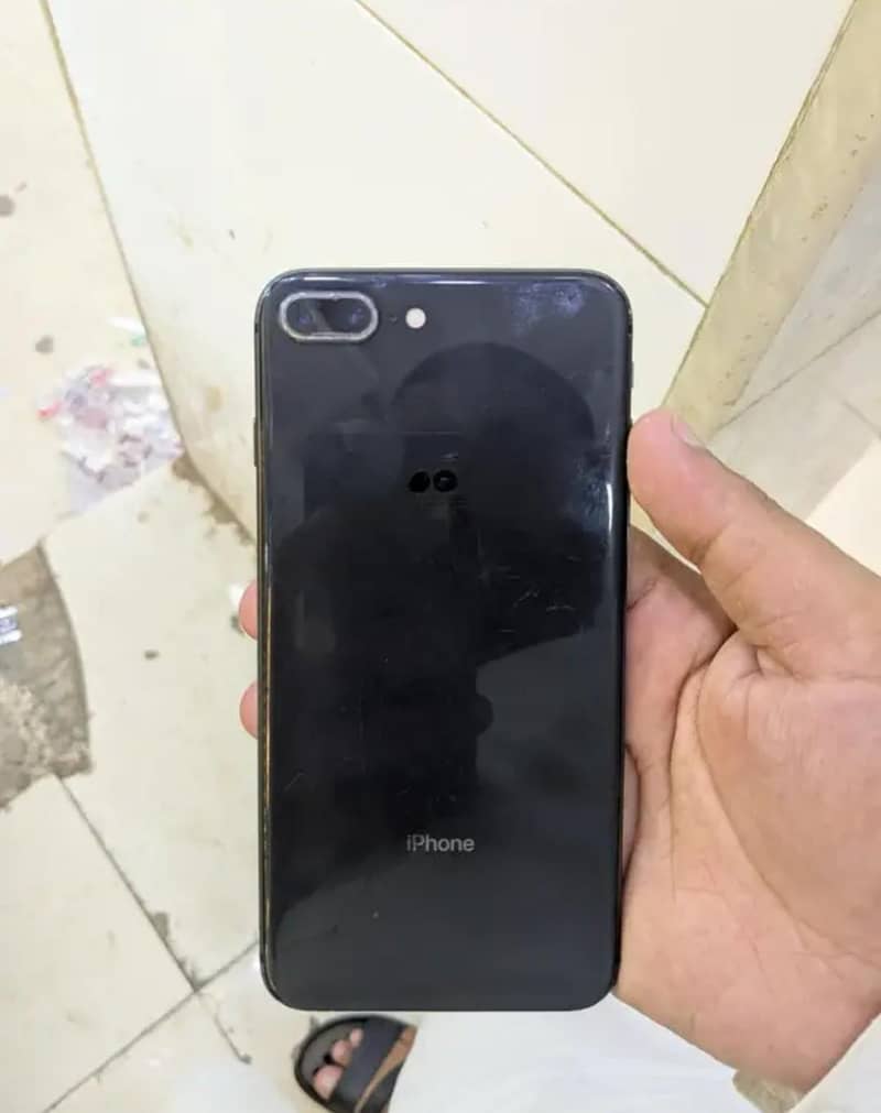 Apple iPhone 8 Plus 3