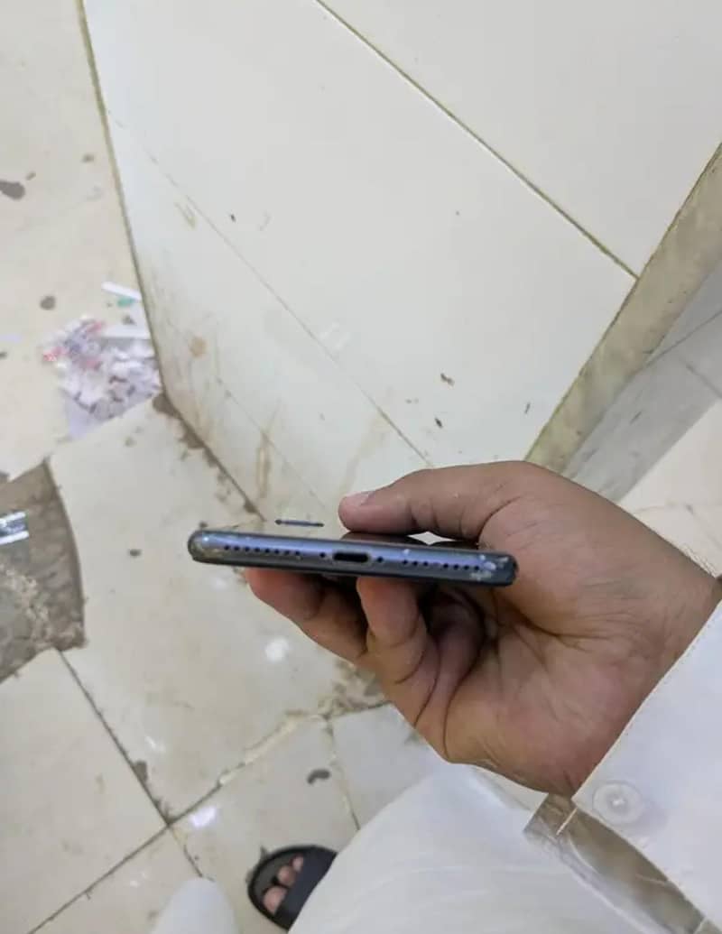 Apple iPhone 8 Plus 4