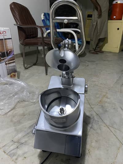 Commercial vegetables Cutter full moon with three blades