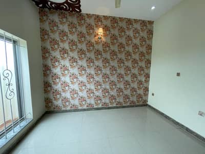 10 MARLA BEAUTIFUL HOUSE AVAILABLE FOR RENT IN DHA PHASE 2