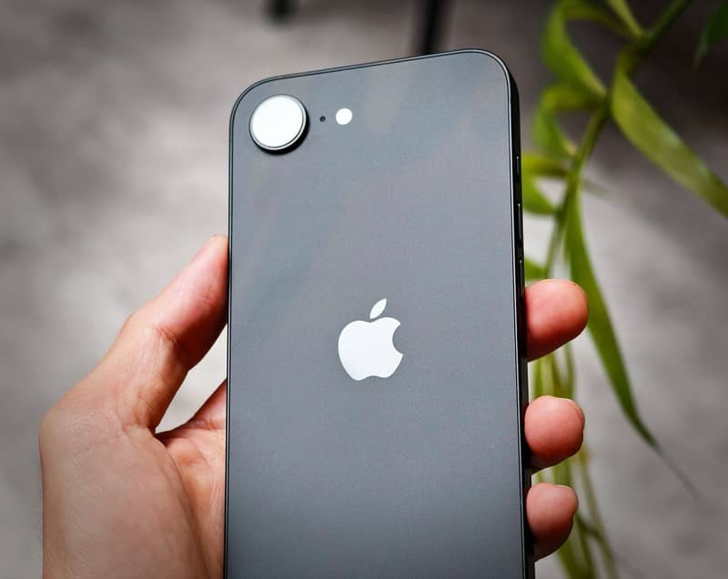 Apple iPhone 17e 0