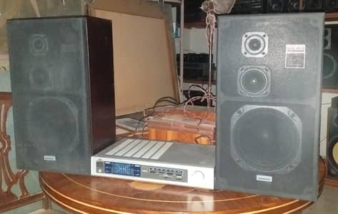 amplifier with speakers