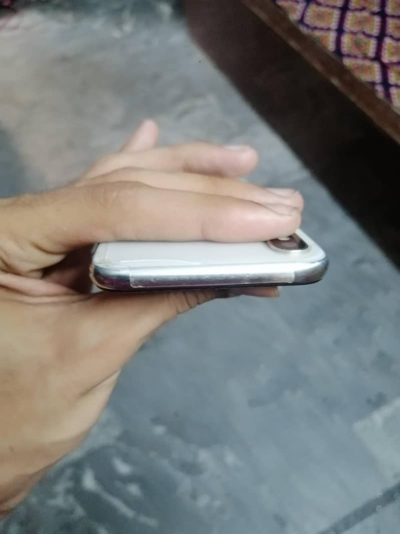Apple iPhone X 3