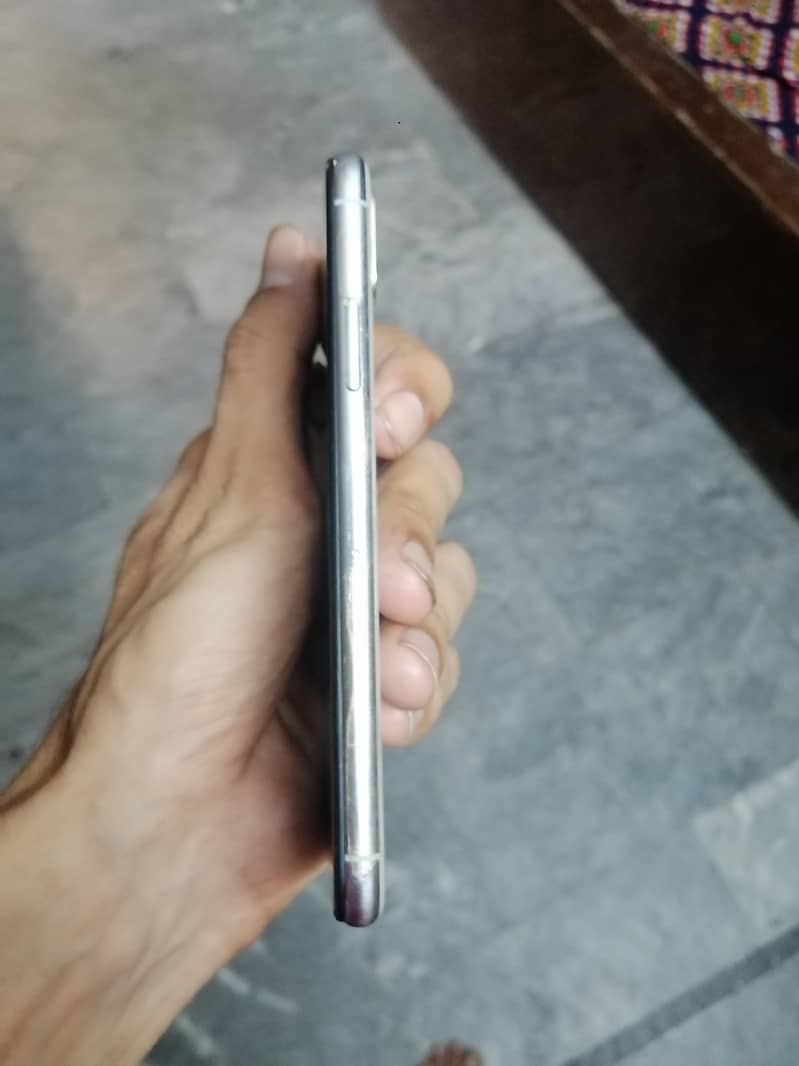 Apple iPhone X 4