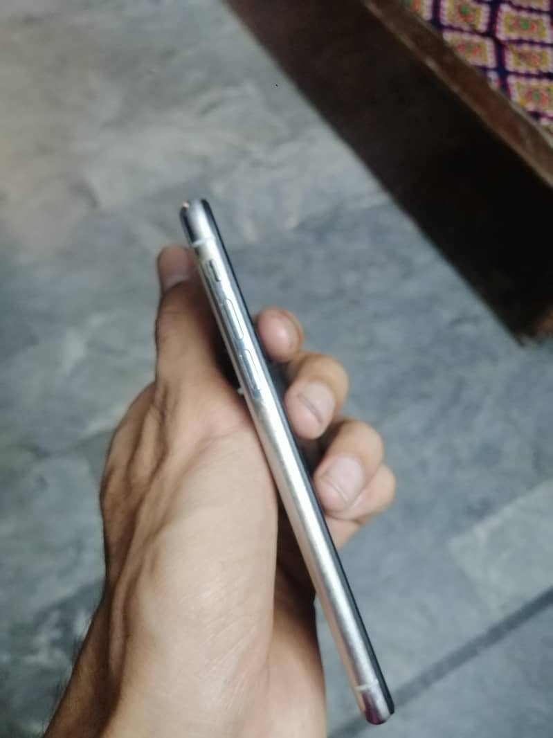 Apple iPhone X 5