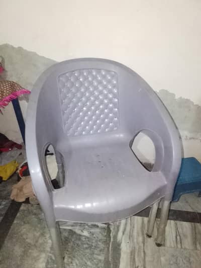 chair set 10/10 condition hy koi fault ni