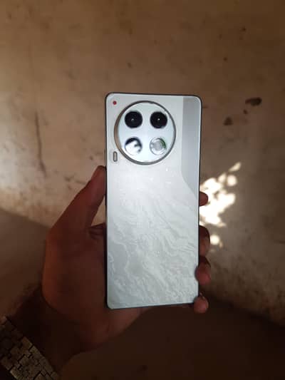 Tecno CAMON 30