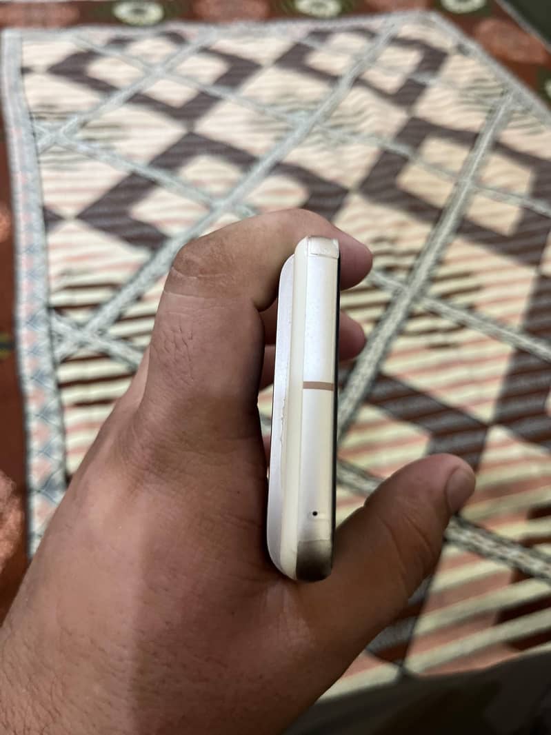 Google Pixel 8 4