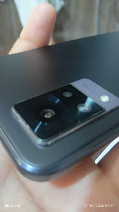 Vivo V21