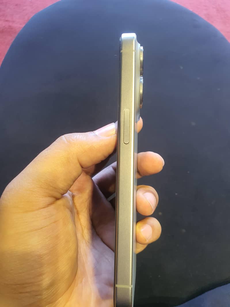 Apple iPhone 15 Pro 2