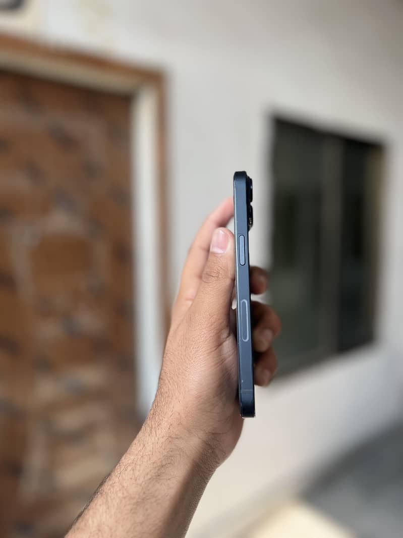 Apple iPhone 14 4