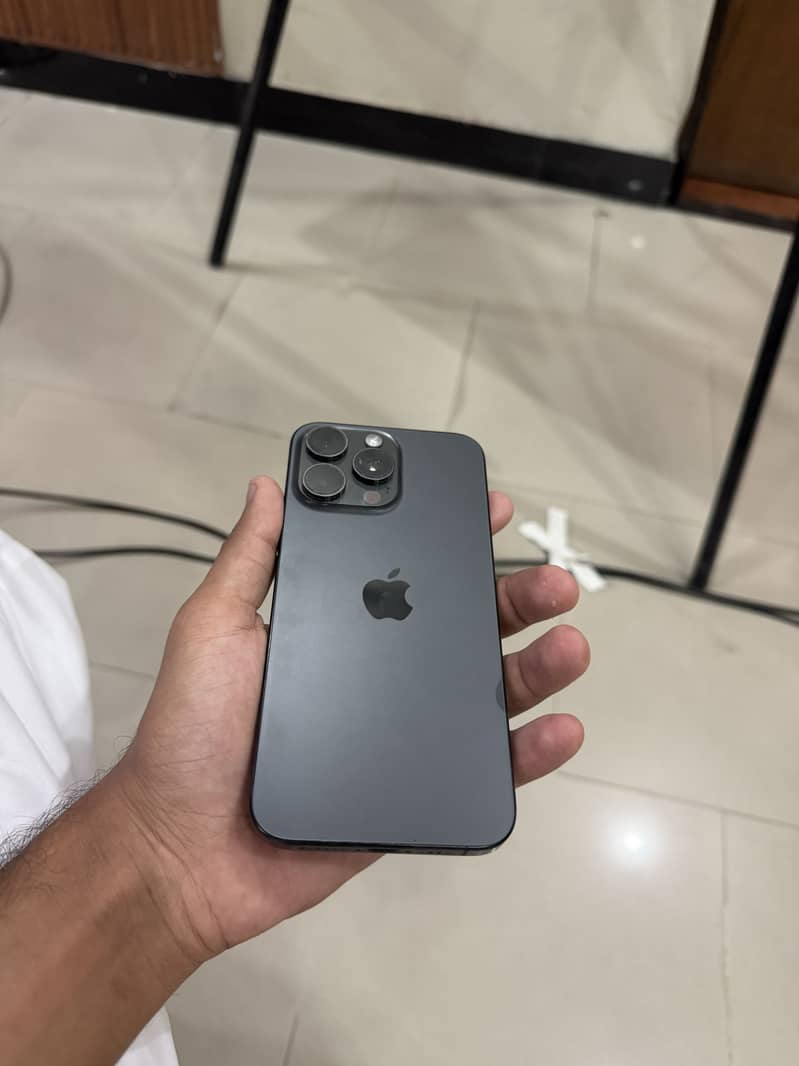 Apple iPhone 15 Pro Max 0