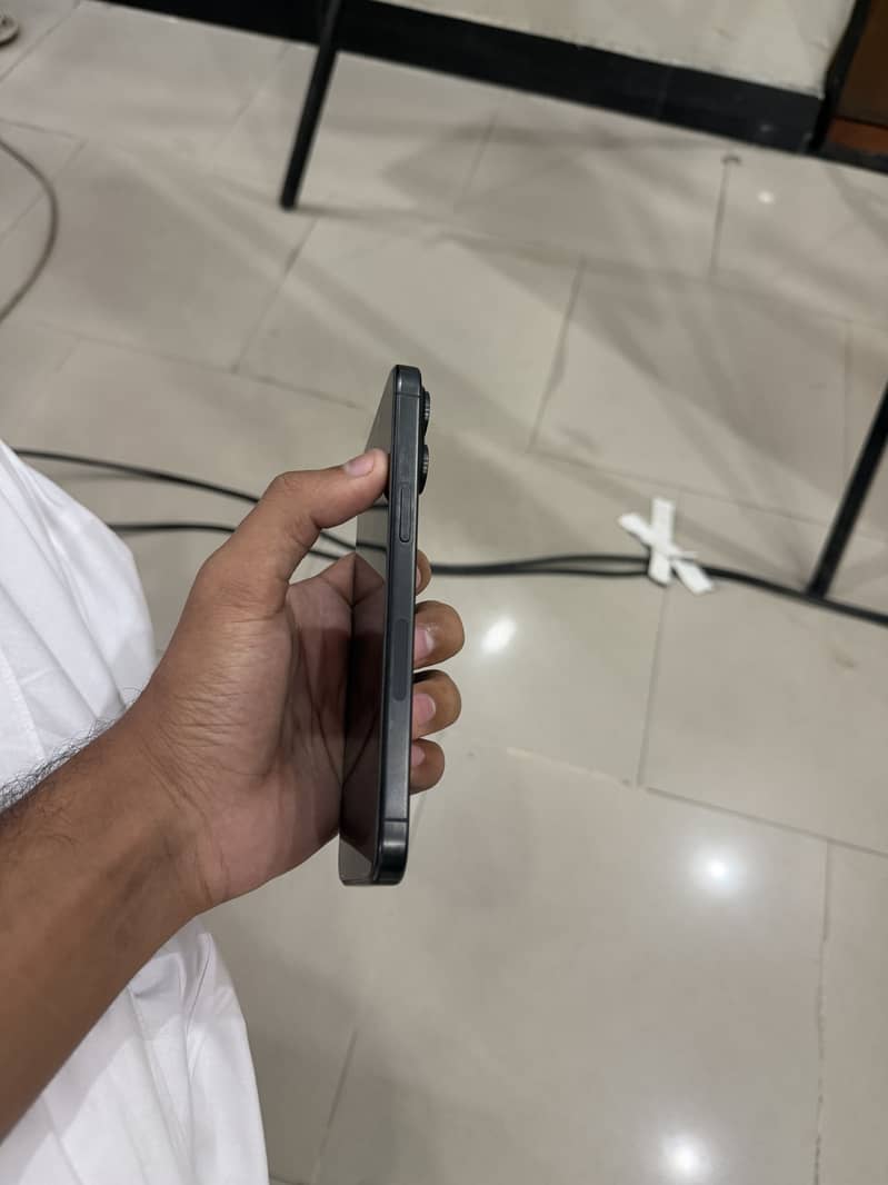 Apple iPhone 15 Pro Max 3