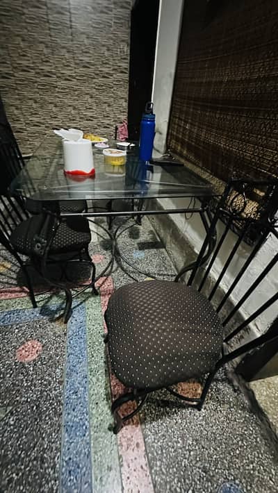 Dinning table 4 chairs