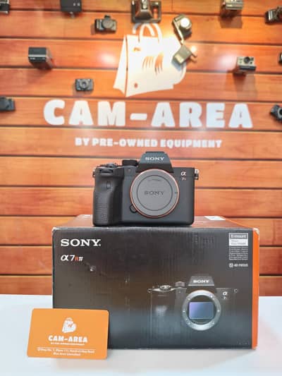 Sony A7riv, Mint condition, Complete Box, Less Shutter