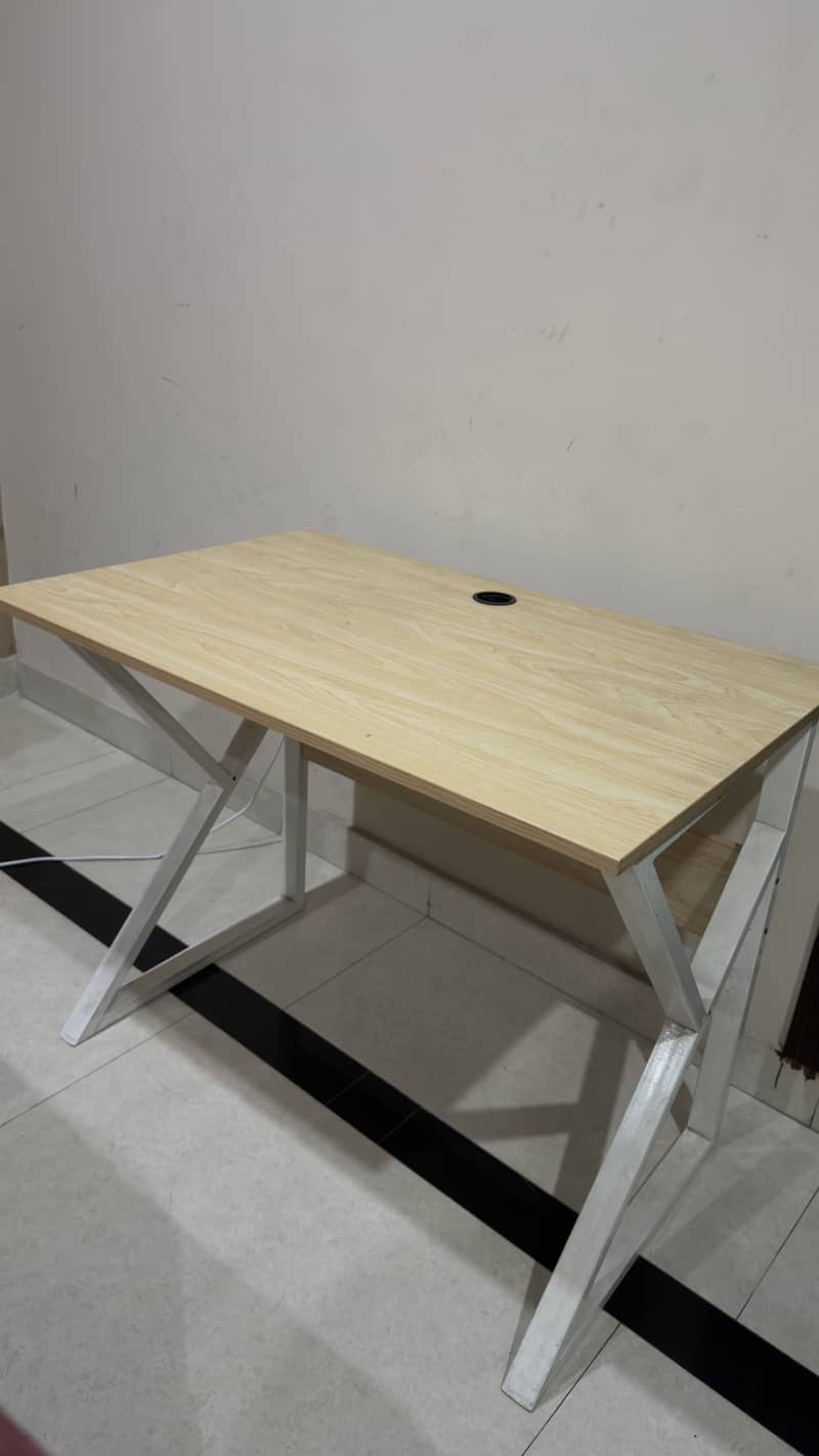 Study table / Computer Table Almost New 0