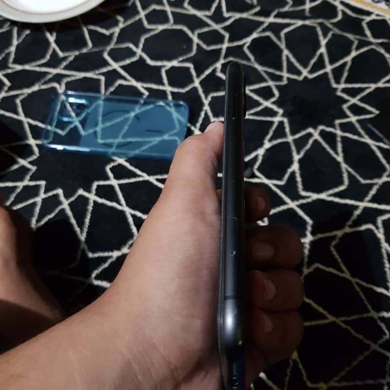 Apple iPhone 11 3