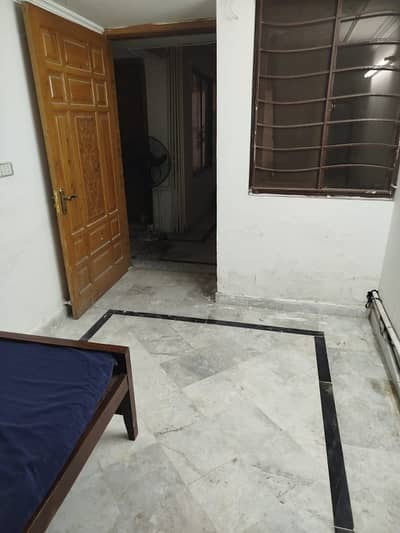 I-8 Room available for single Male